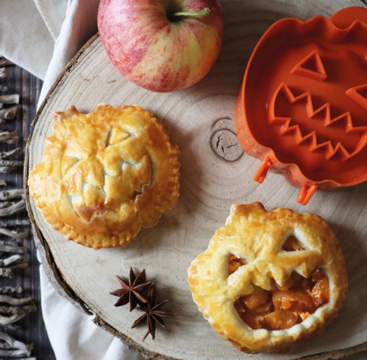 Pie mold: pumpkin