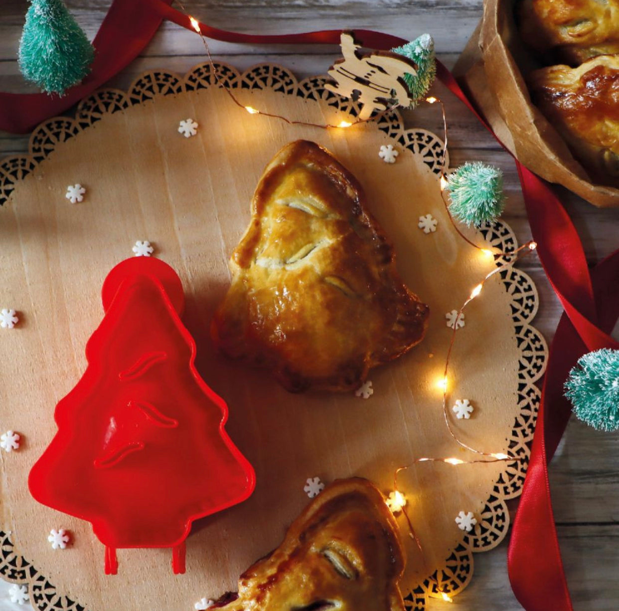 Stuffed pastry mold: Christmas tree