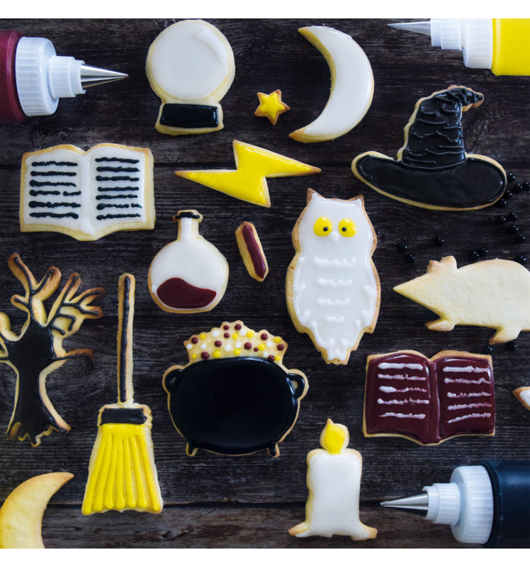 Halloween cookie cutter plate