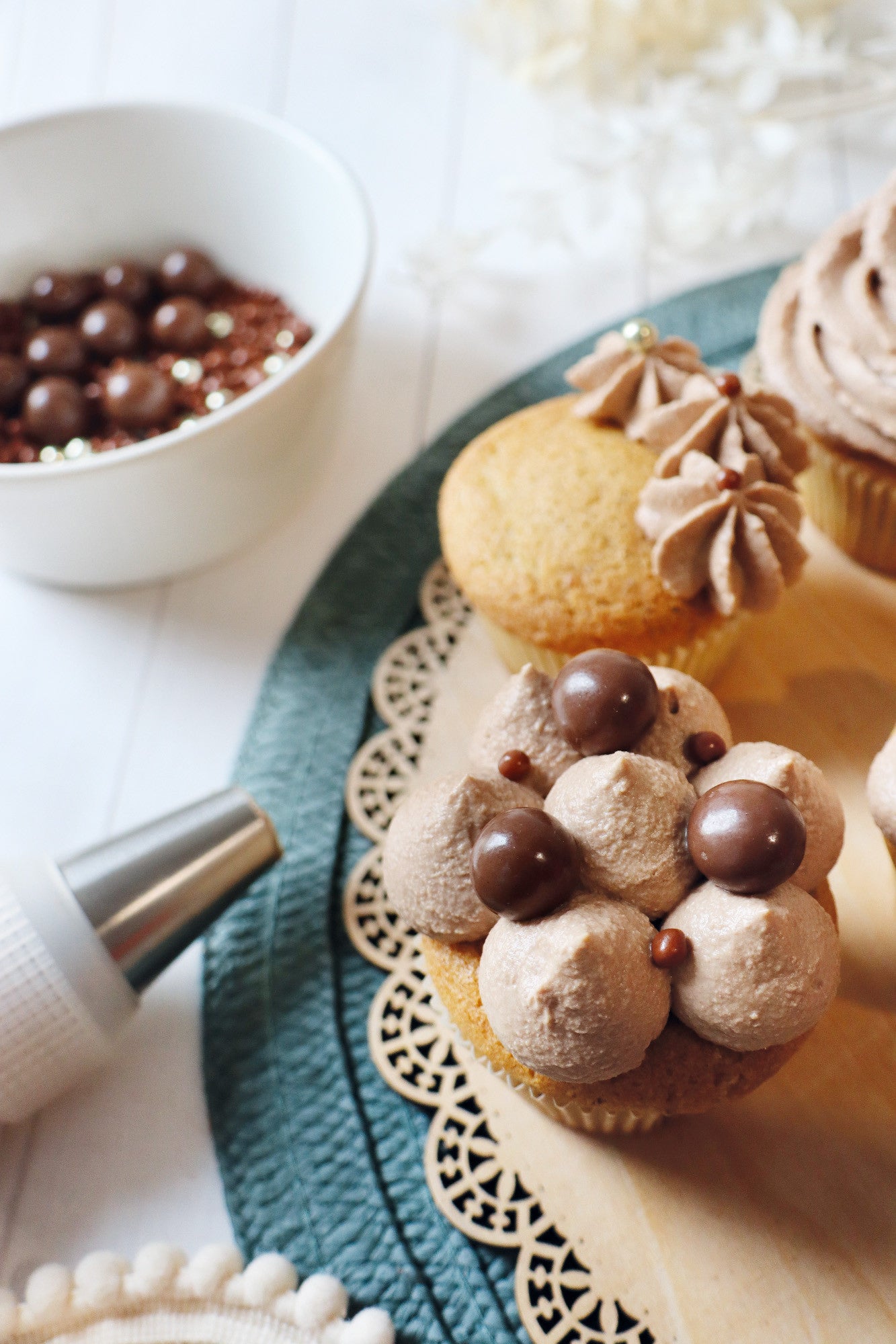 Pérolas de chocolate de leite e douradas (50 g)