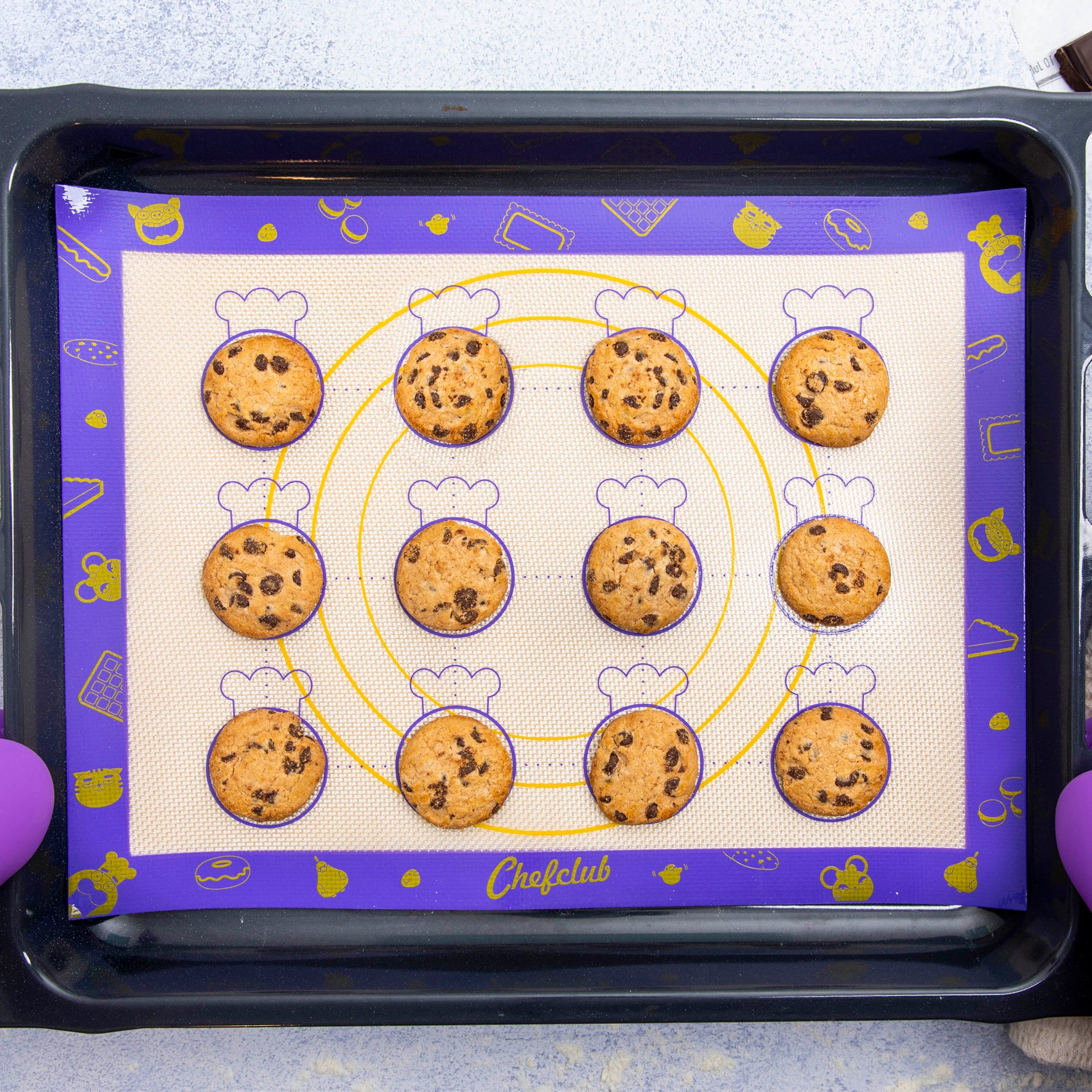 Non-stick oven mat