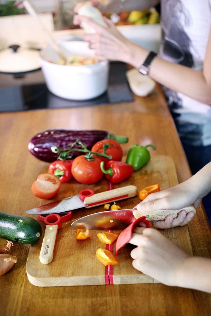 Conjunto faca e protetor de dedos pequeno chef Opinel